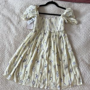 Aritzia Sunday Best Hadley dress in size small - Spring Toss Vanilla - NWT